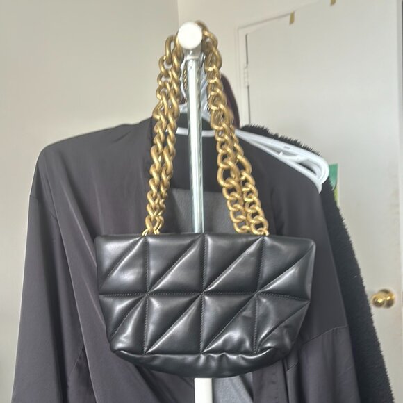 Chic Black Zara Handbag with Gold Handles - Picture 1 of 3